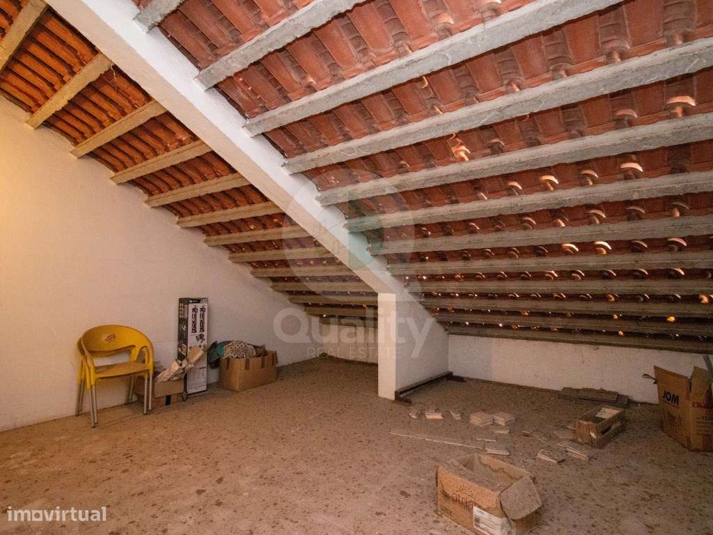 Excelente Apartamento T2 - Baixa da Banheira-34