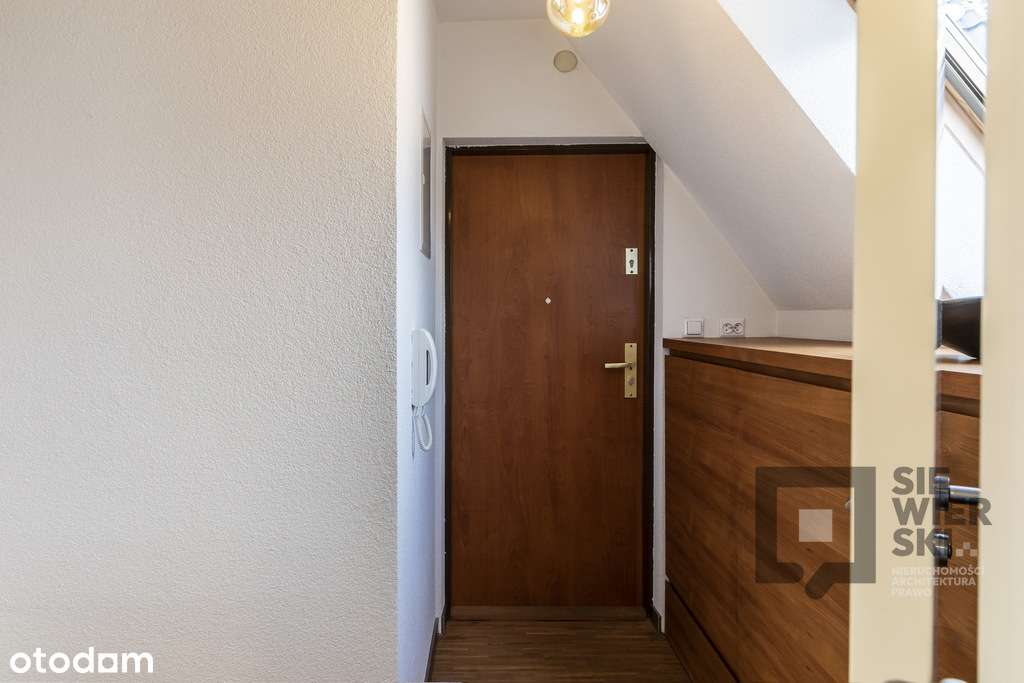 Dwupoziomowy apartament z balkonem i wid na góry-12
