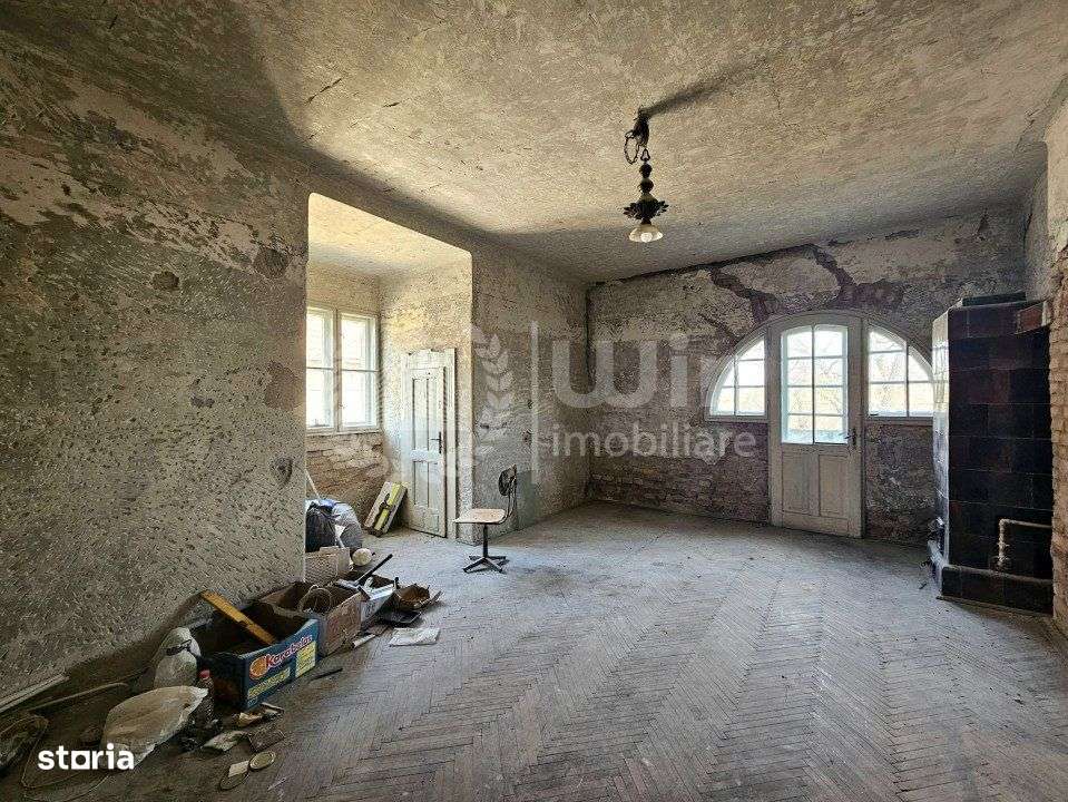 Conac istoric 12 camere | 514mp util | Teren 1440mp | Semicentral - Imagine principală: 5/11