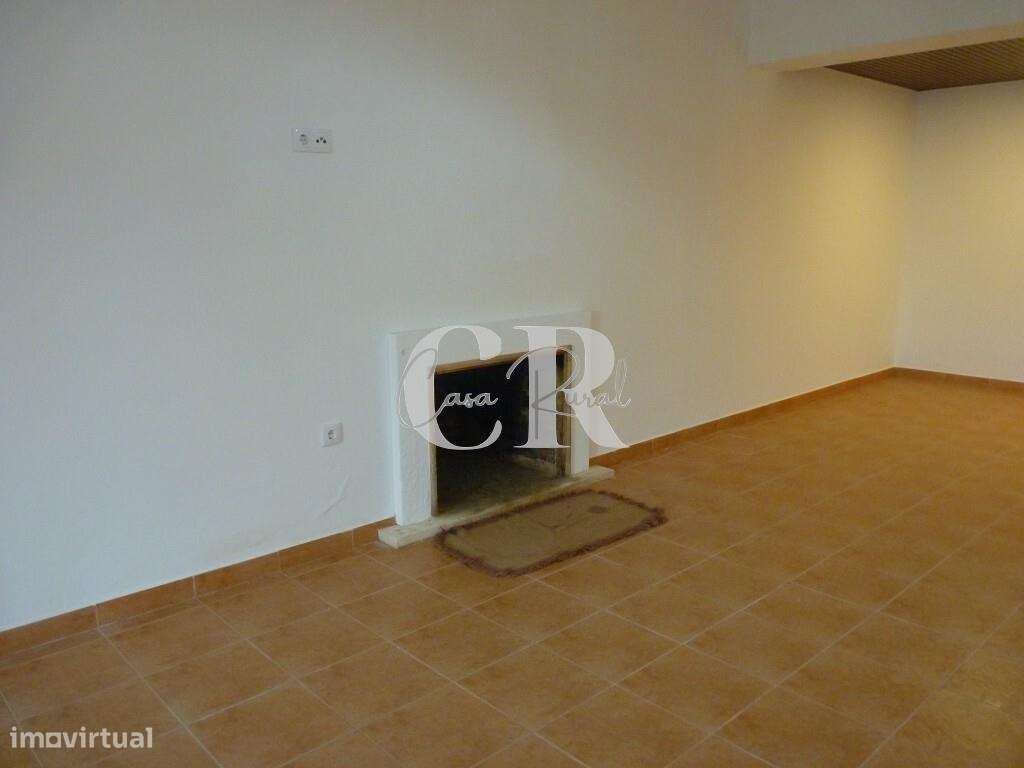 Fantástica moradia T3 com garagem e terreno generoso em Vila Facaia –-48