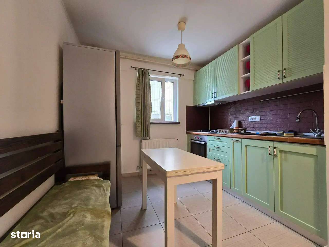 1 Decembrie metrou 2 Camere Decomandat mobilat cu geam la baie-3