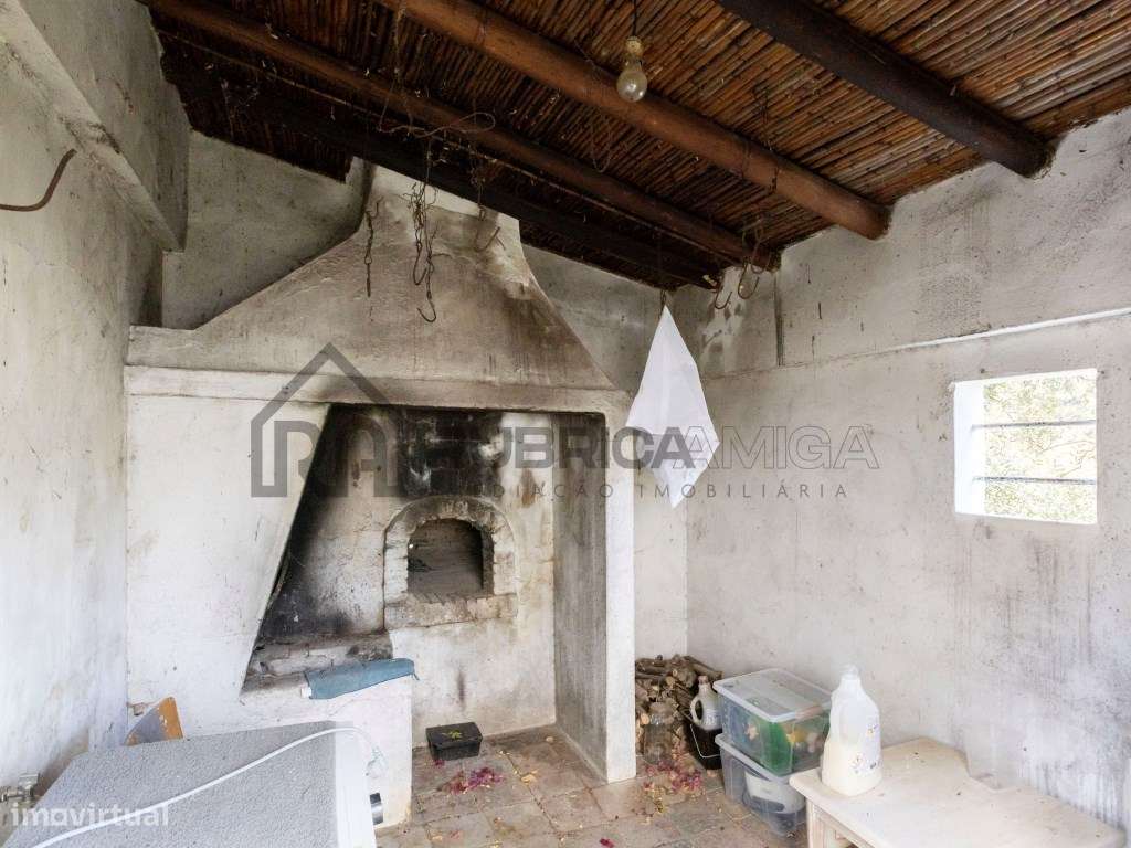 Moradia com Anexos e Vistas Deslumbrantes em Zona Tranquila-23