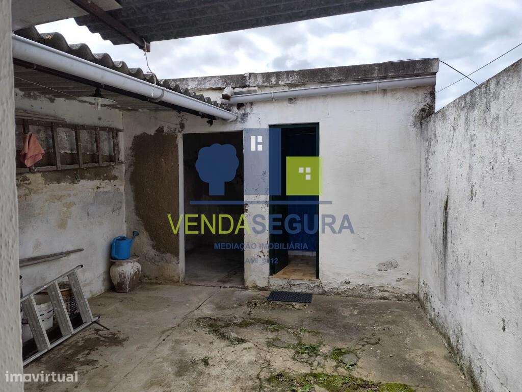 Moradia T1 com quintal| Pias-13