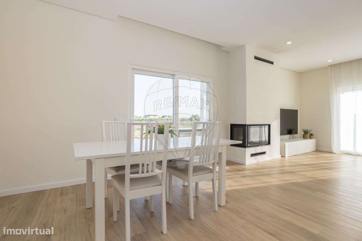 Moradia T4 para venda-8