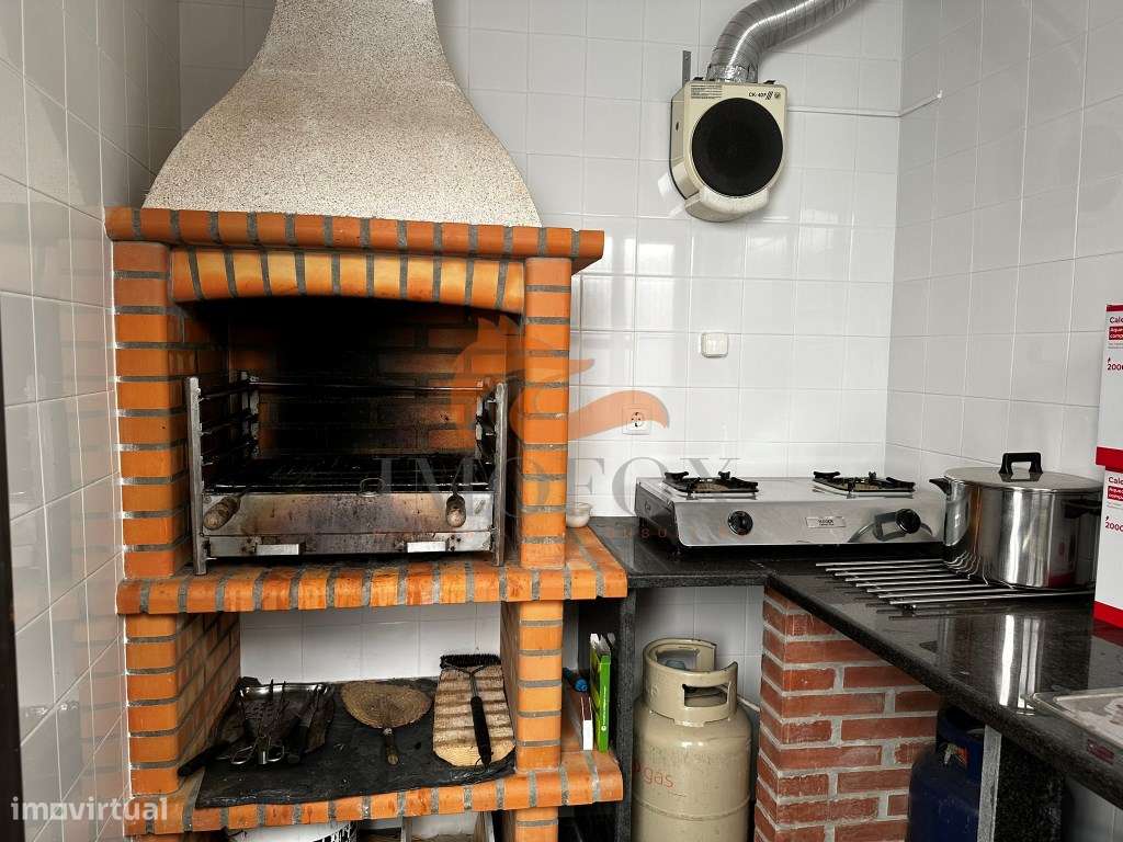 Casa de aldeia com 4 quartos e Alojamento Local ainda a funcionar e...-17