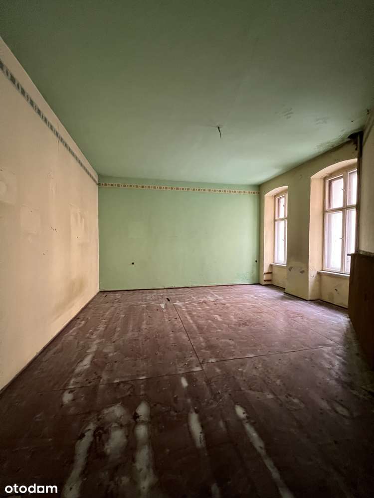 Aleja Fontann // Parter // FRONT-8