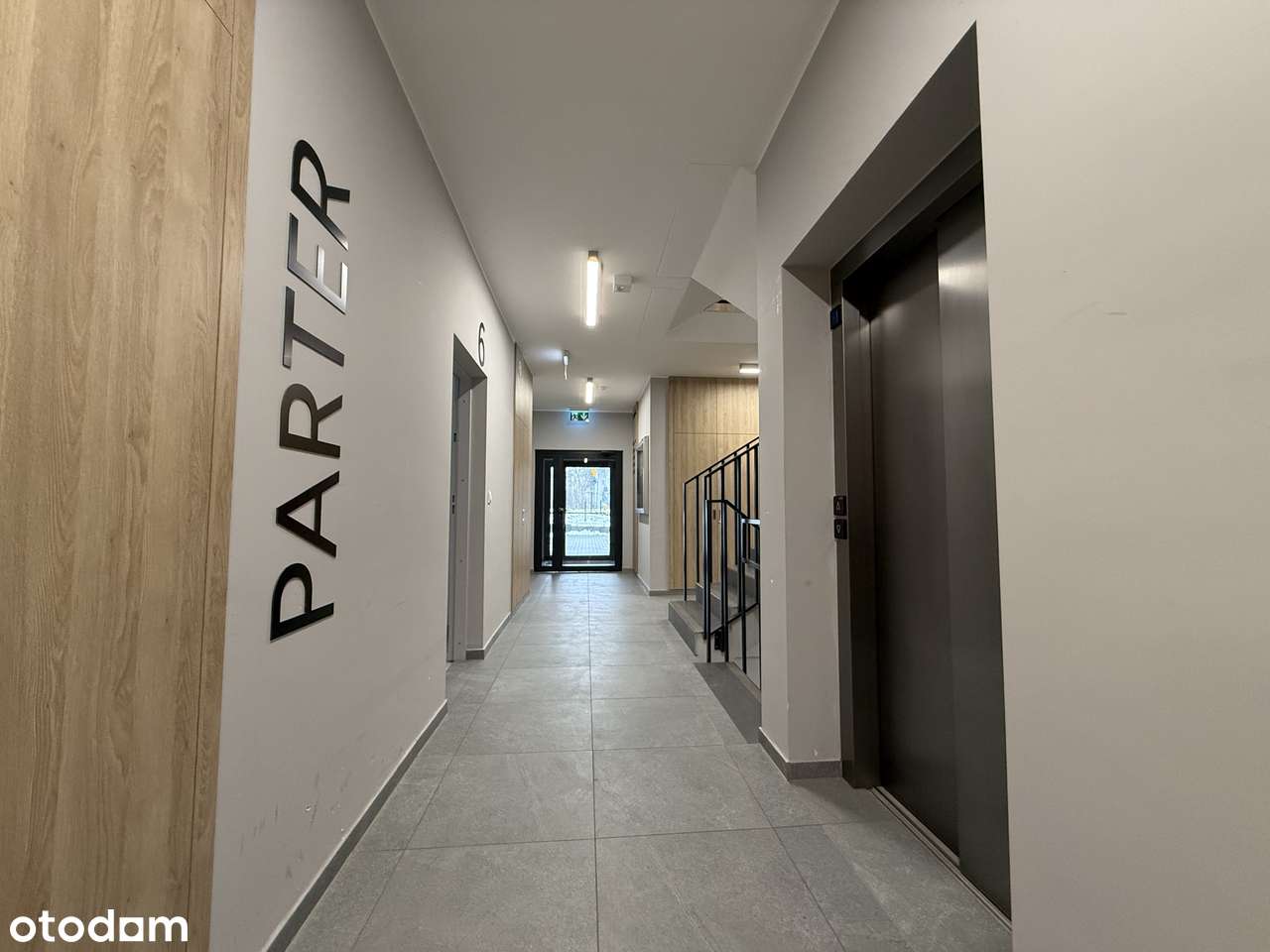 Parterowe mieszkanie 2pokojowe z ogródkiem i miejscem w hali garażowej-16