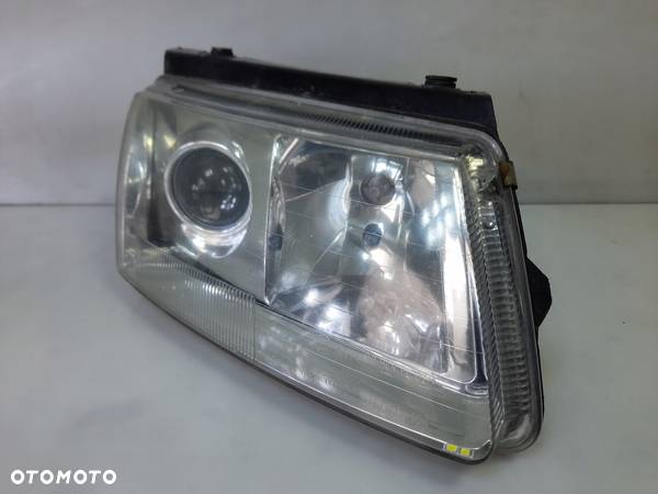 VW PASSAT B5 LAMPA PRAWA PRZÓD XENON EUROPA - 2