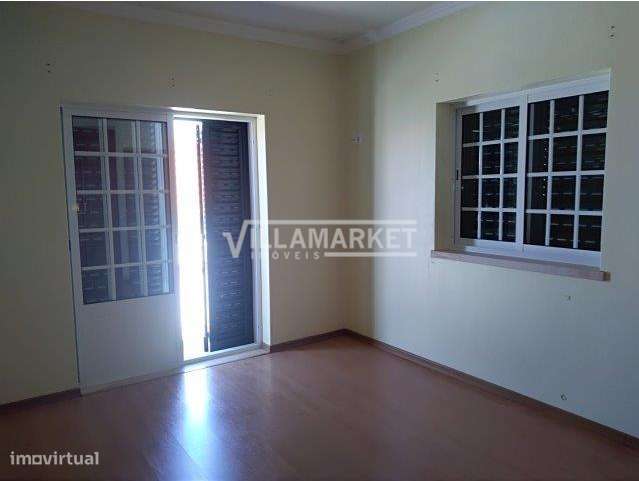 Moradia V3 da banca situada na Urbanização Quinta Vale Verde em Benave-8