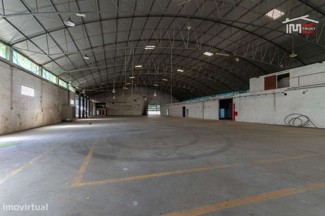 PAVILHÃO INDUSTRIAL COM AREA DE 6600 M2 COM AREA TOTAL DE TERRENO D... - Grande imagem: 4/28