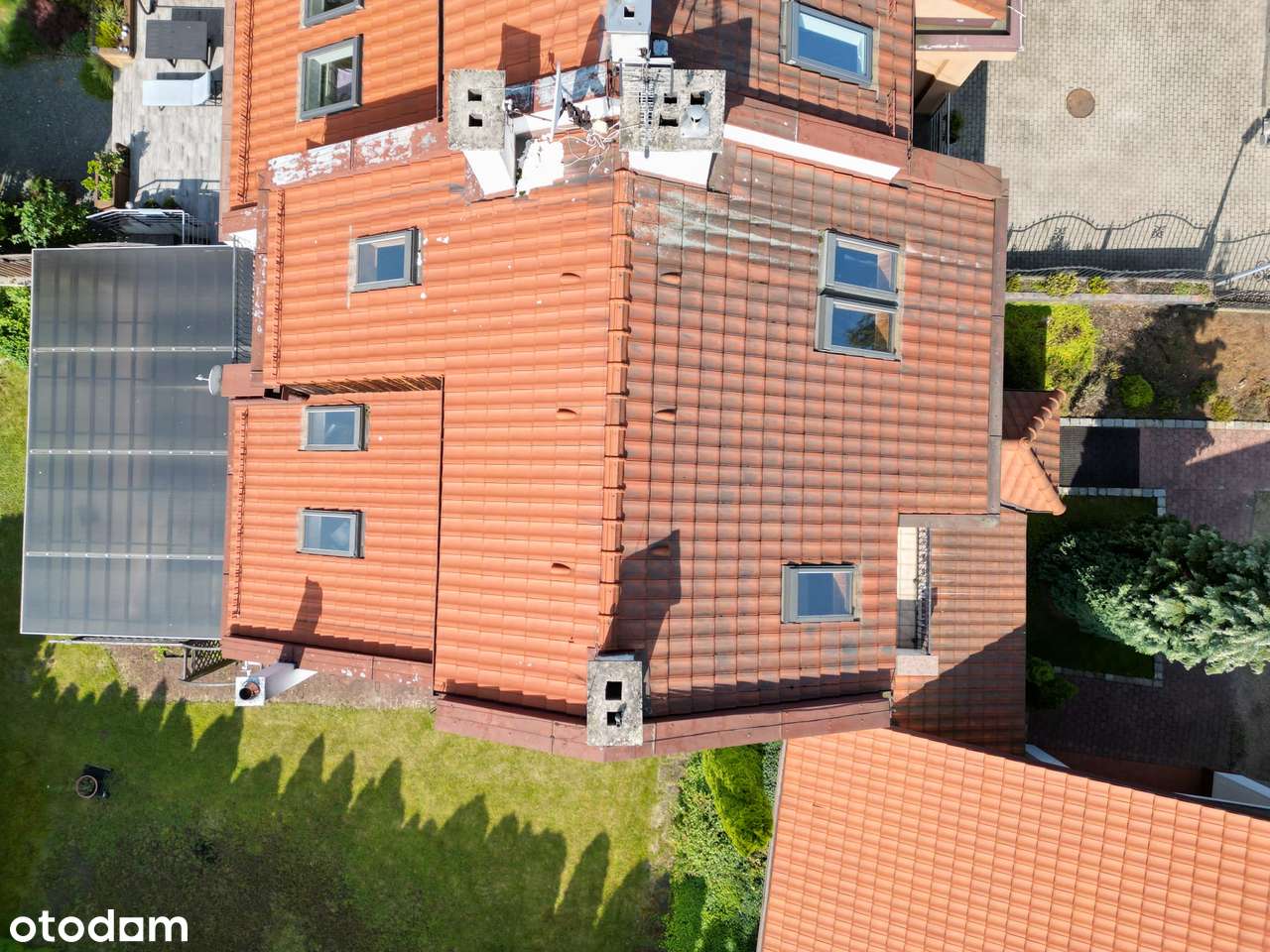 Dwa domy  z osobnymi wejściami połączone zimowym ogrodem-18