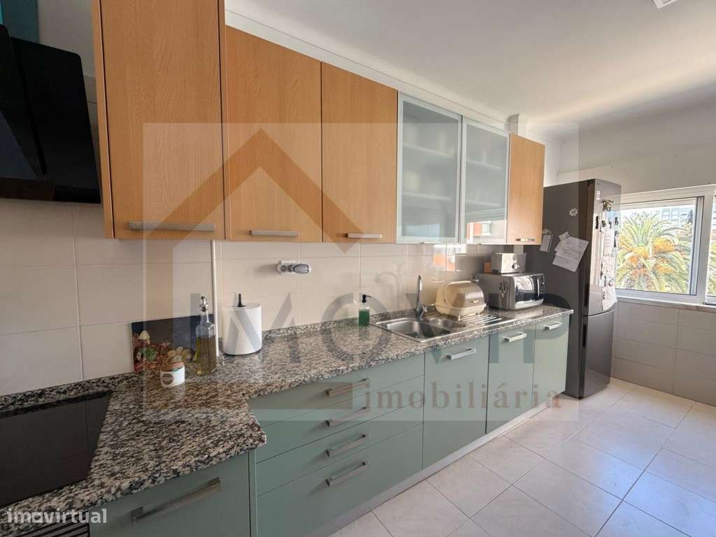 Apartamento T3 totalmente remodelado em zona nobre Setúbal-3