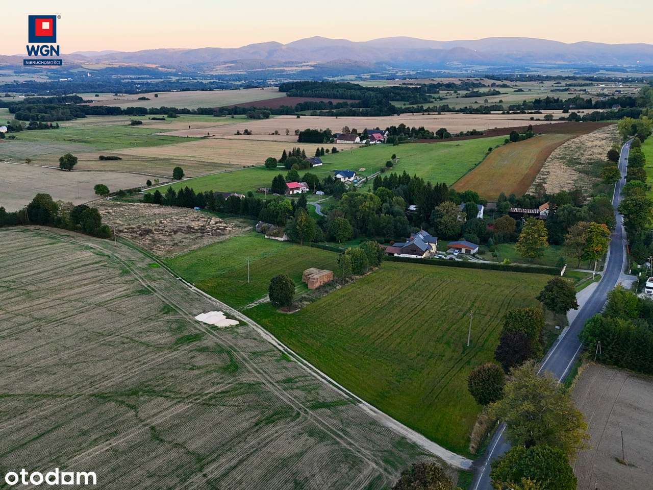 Działki budowlane w cichej okolicy - idealne do zamieszkania.-8