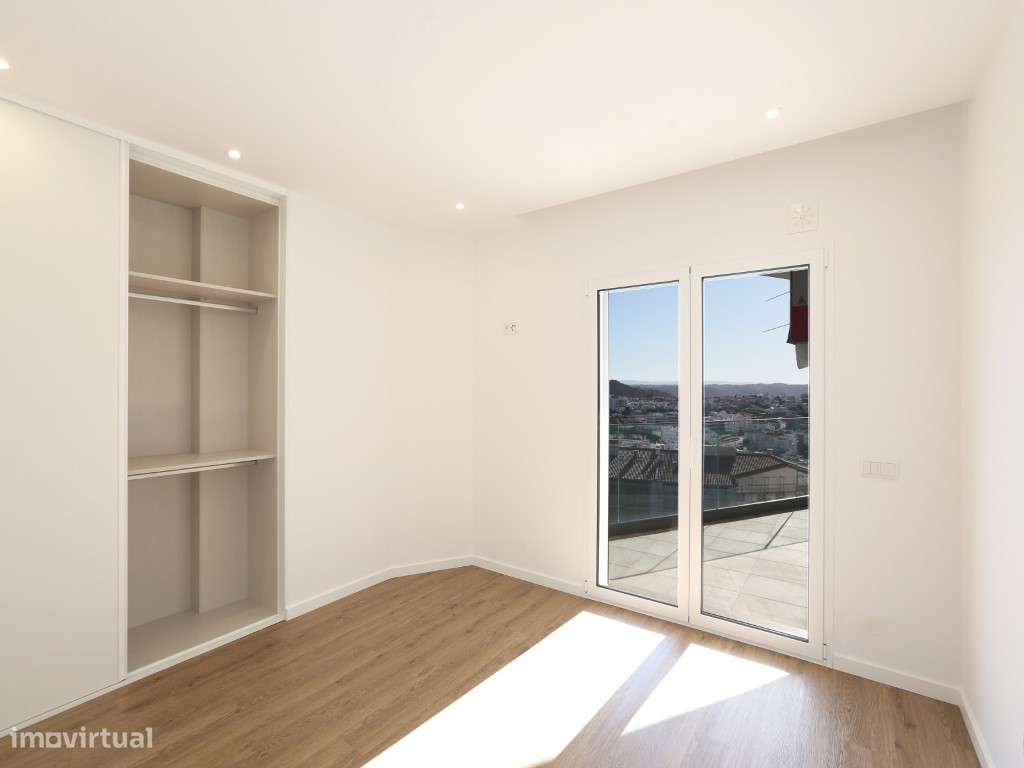 Apartamento T3 Duplex Novo com terraço privado com piscina no Prédi...-15