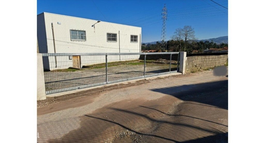 Armazém Industrial Sequeiró S. Tirso Retoma de banco