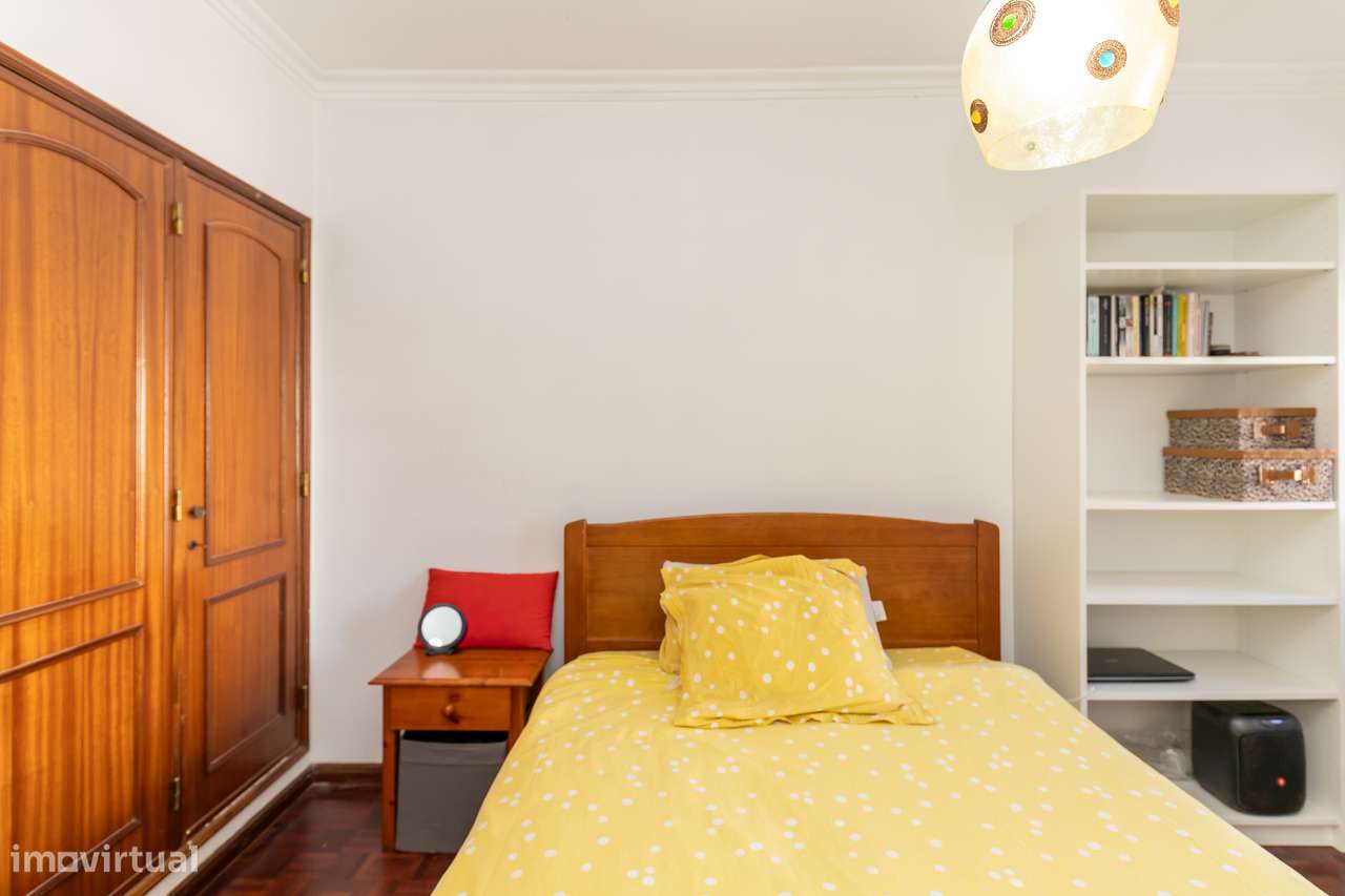 Apartamento T3 em zona central da Quinta do Conde-15