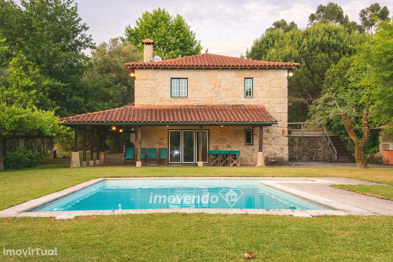 Moradia T3, com piscina, em Arcos de Valdevez