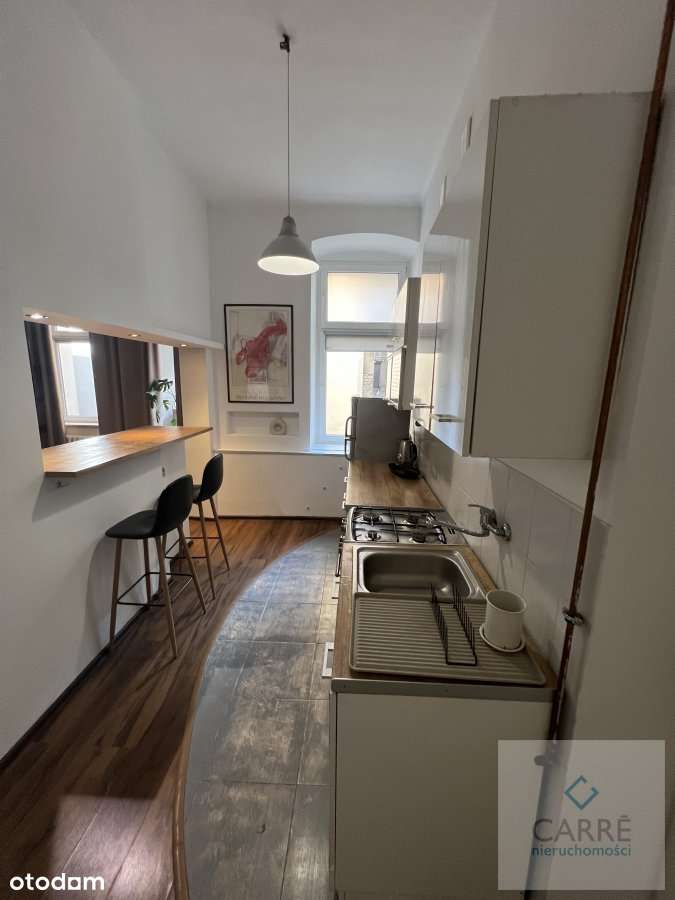 Klimatyczna kawalerka z antresolą.-8