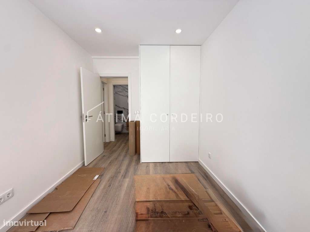 Fantástico T2 com 95m2 Remodelado com arrecadação no centro da Cost...-18