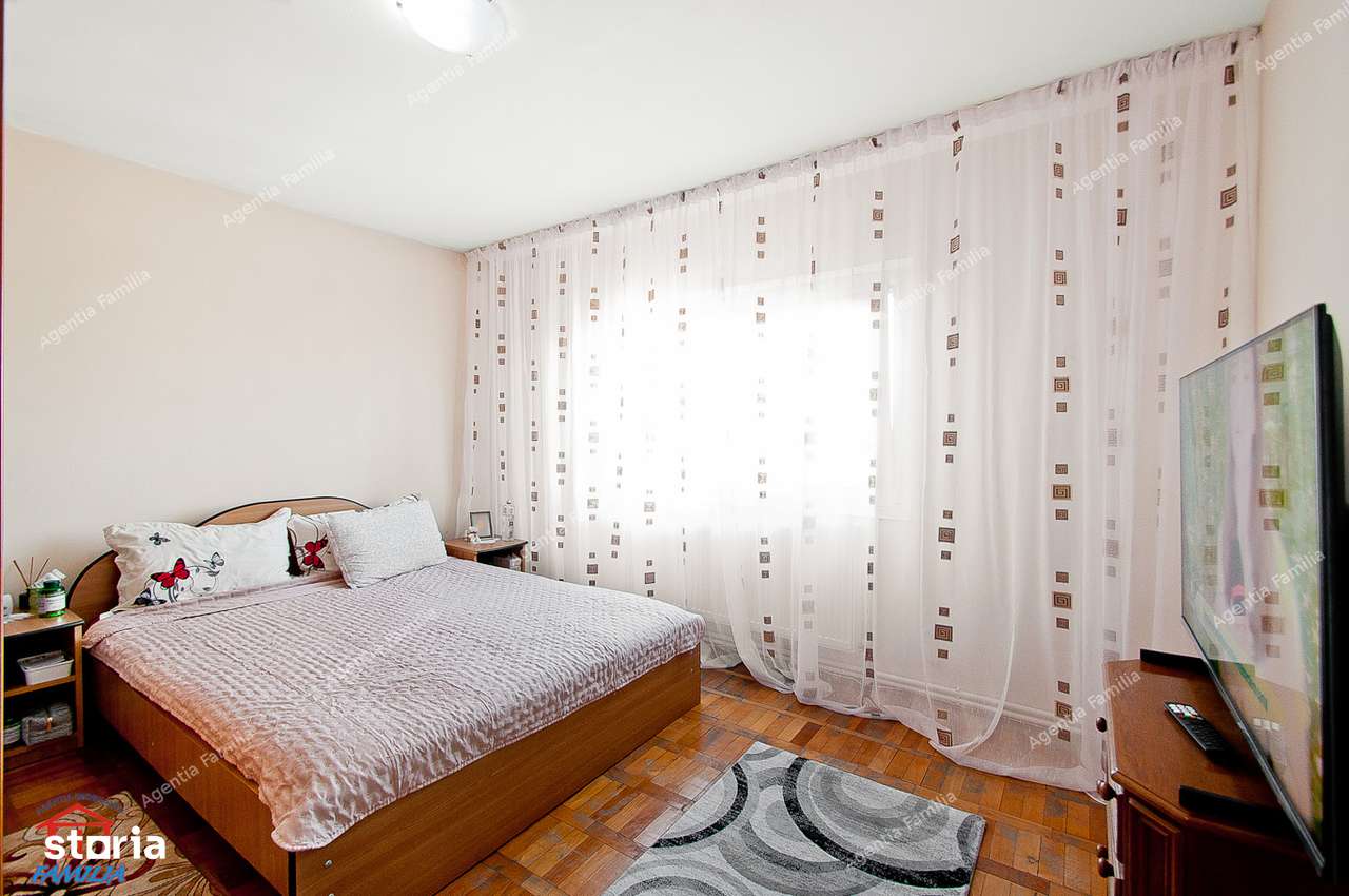 Vand/schimb apartament cu 4 camere, Micro 17( Penny)etaj 6, sup.98 mp.-8