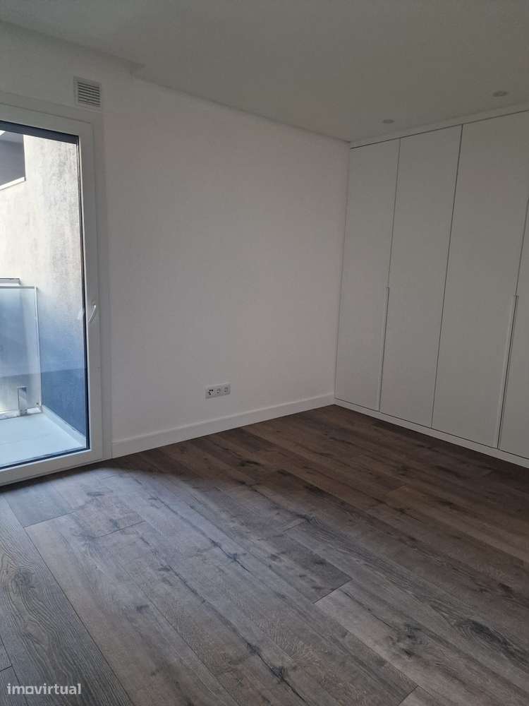 T3 2º Luxo c Estac. Arrecad., Varandas, Vistas jtº Forúm Almada-13