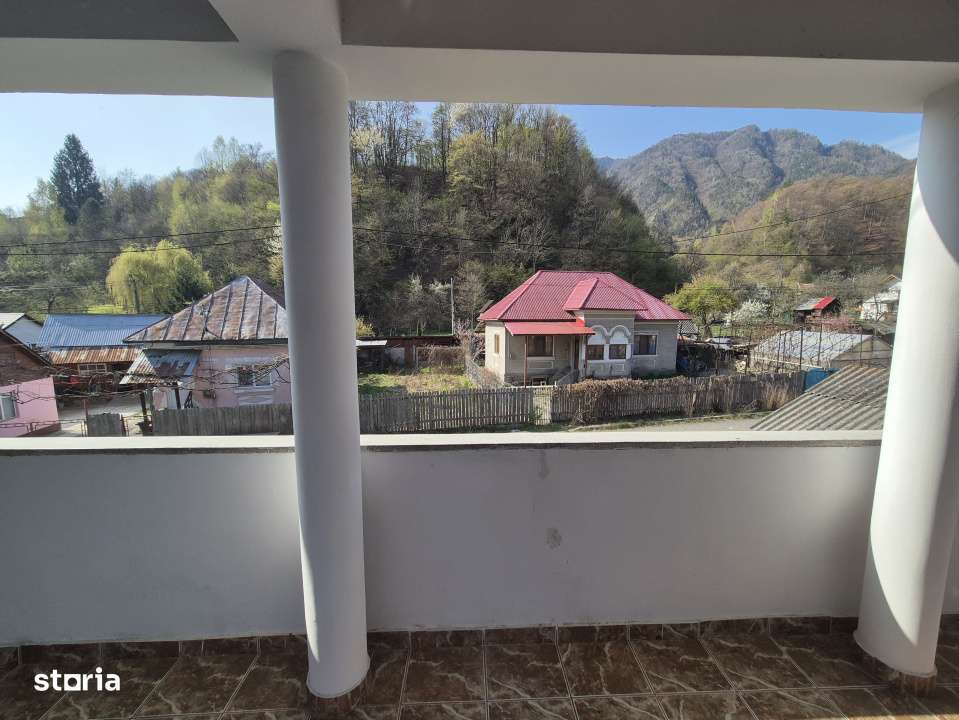 Casa cu 5 camere in Brezoi - zona centrala, dar linistita! - Imagine principală: 5/16