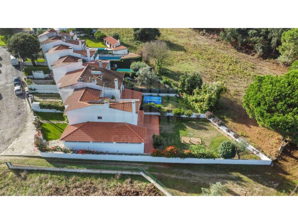 Moradia T4 em Alto das Vinhas-3