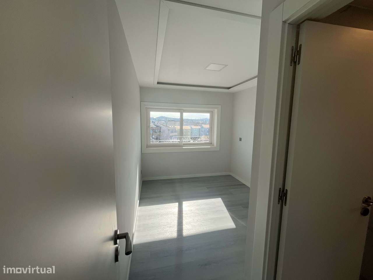 Apartamento T3 totalmente  renovado inserido no 3º andar sem elevador - Grande imagem: 5/13