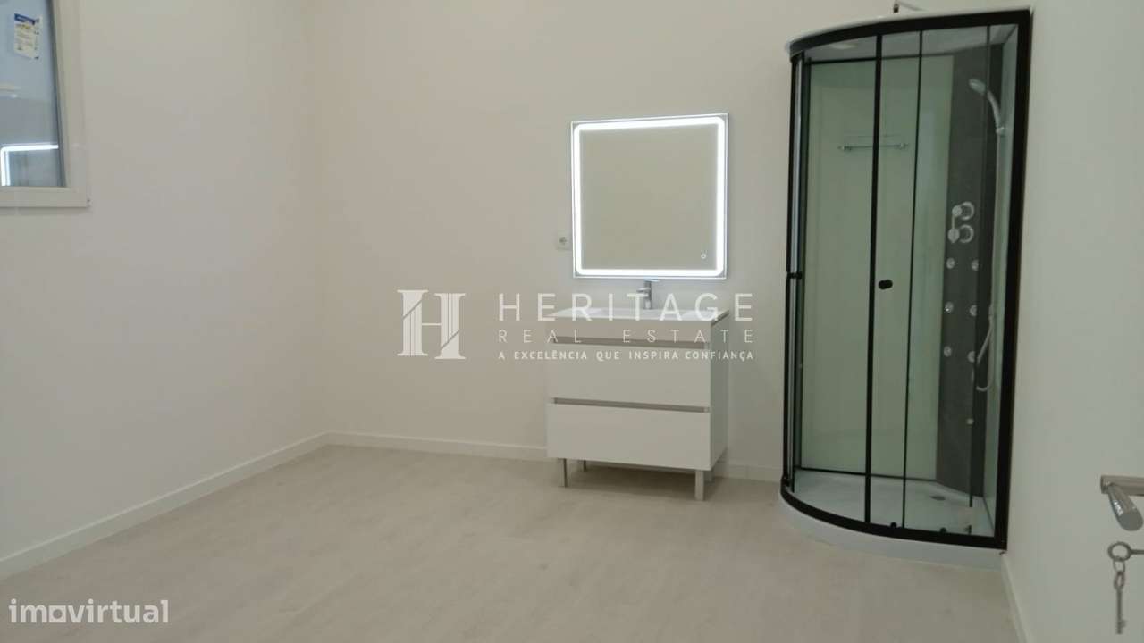 Loja com terraço no Barreiro-9