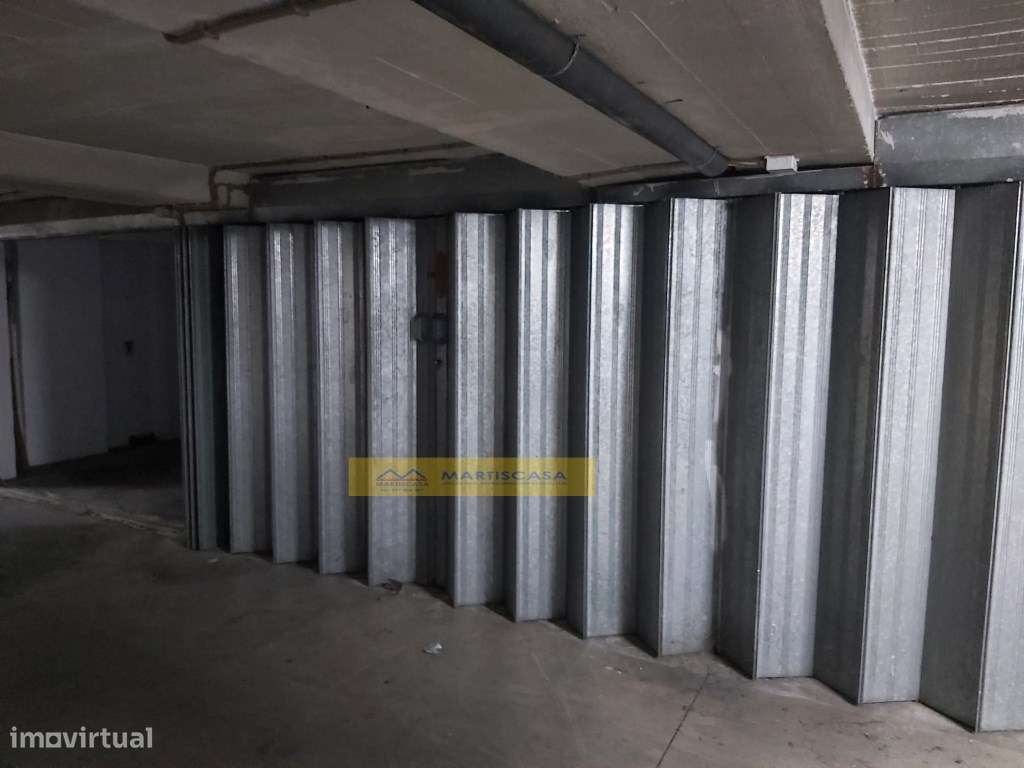 Garagem fechada c/20 m2 - Tapada das Mercês - Grande imagem: 4/7