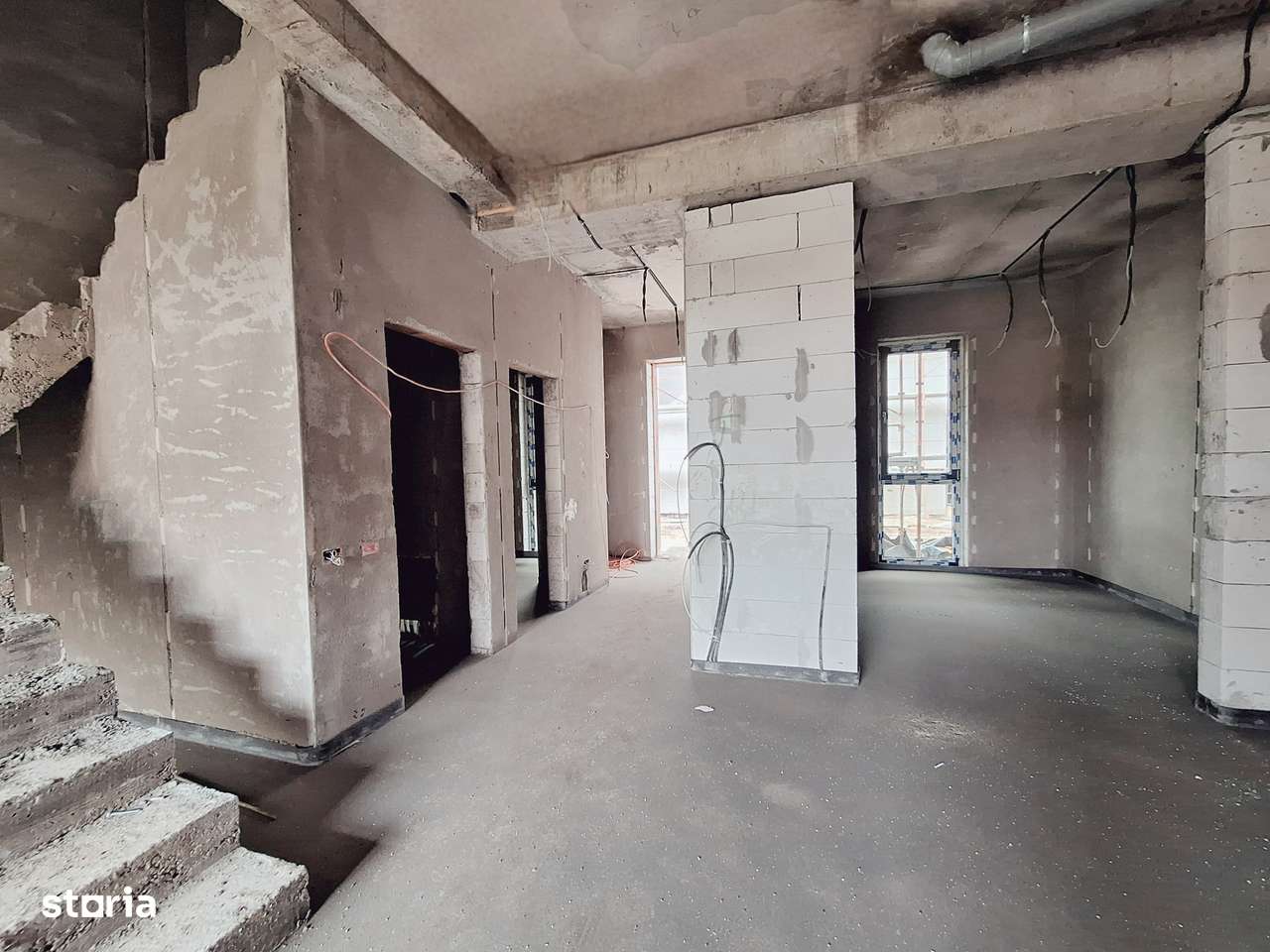 Vilă la liziera pădurii Mogoșoaia - Imagine principală: 4/20