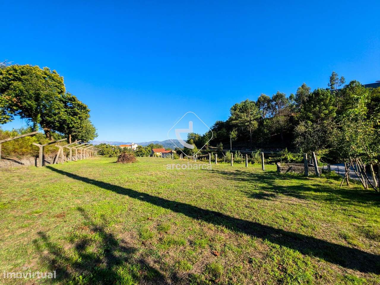 Quintinha com Potencial para Recuperação junto à Vila-14