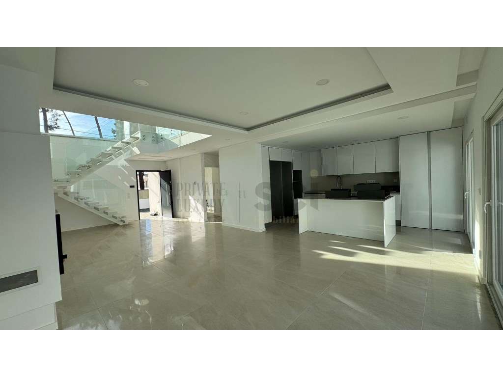 Moradia T4 Independente Azeitão 430 m2 com Piscina e Garagem - Grande imagem: 2/23