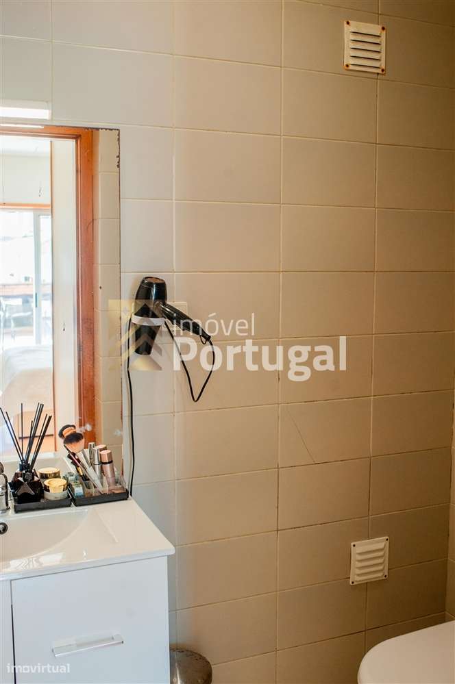 Apartamento T3 com terraço e churrasqueria-18