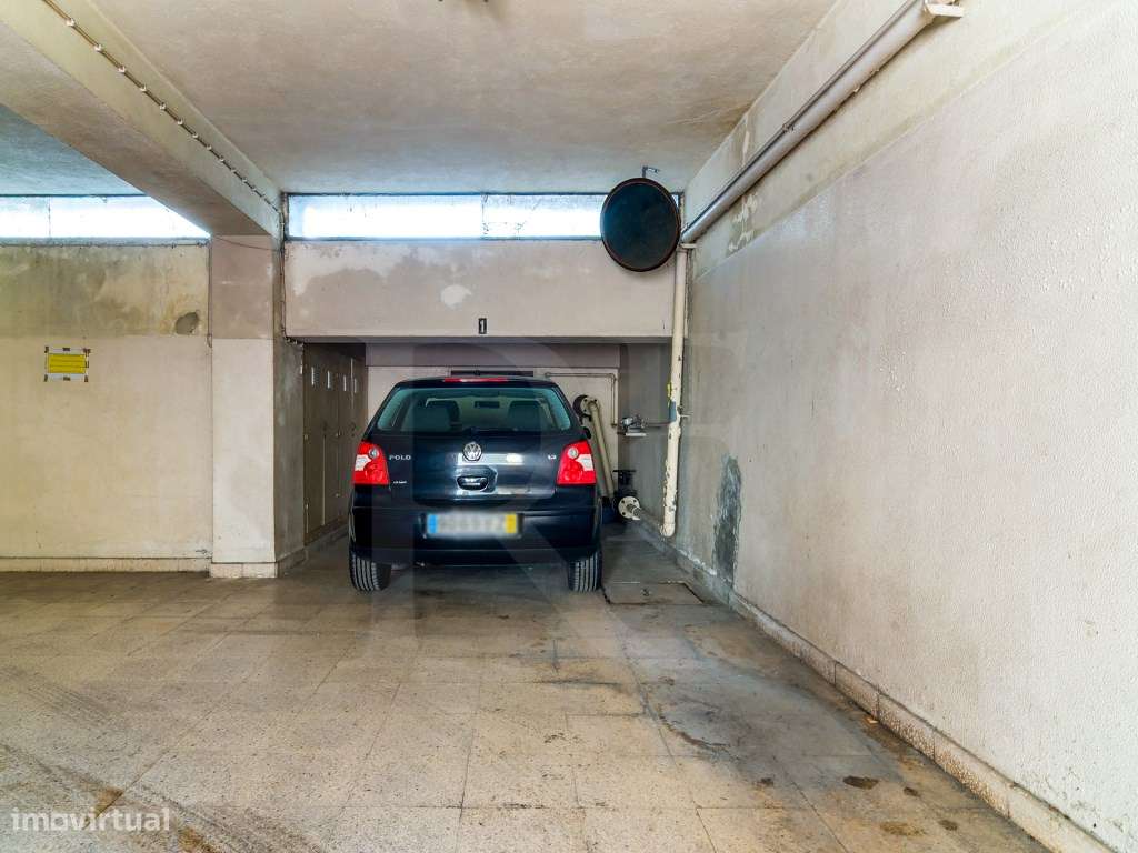 Apartamento T5 com garagem na Estrela-39