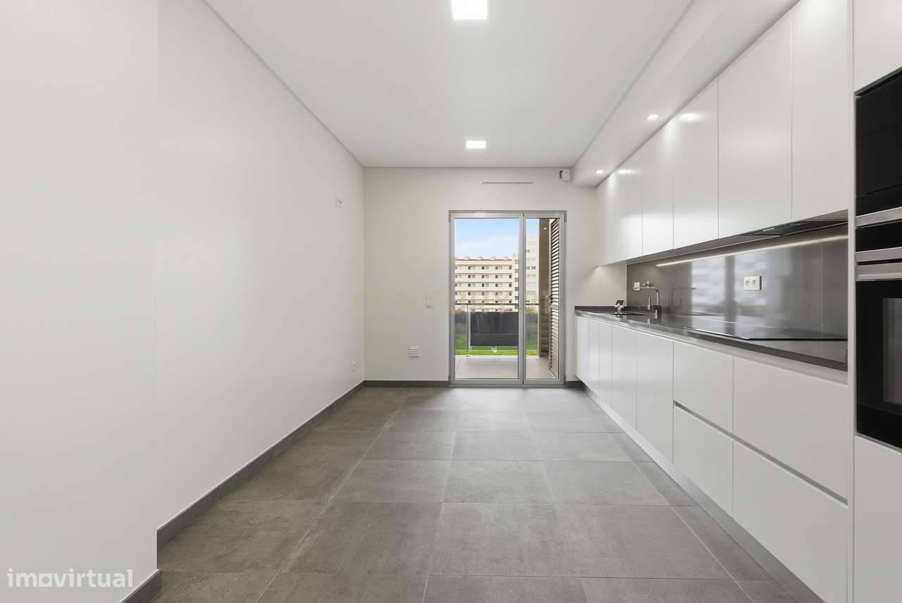 Apartamento T3, novo, com vista de mar, localizado em Santa Cruz. - Grande imagem: 4/42