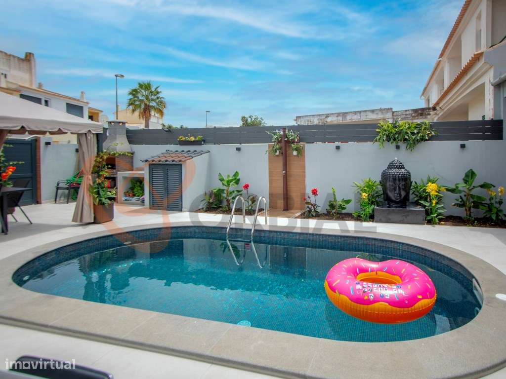 Fantastica Moradia Para Venda Em Albufeira Com 3 Quartos E Piscina