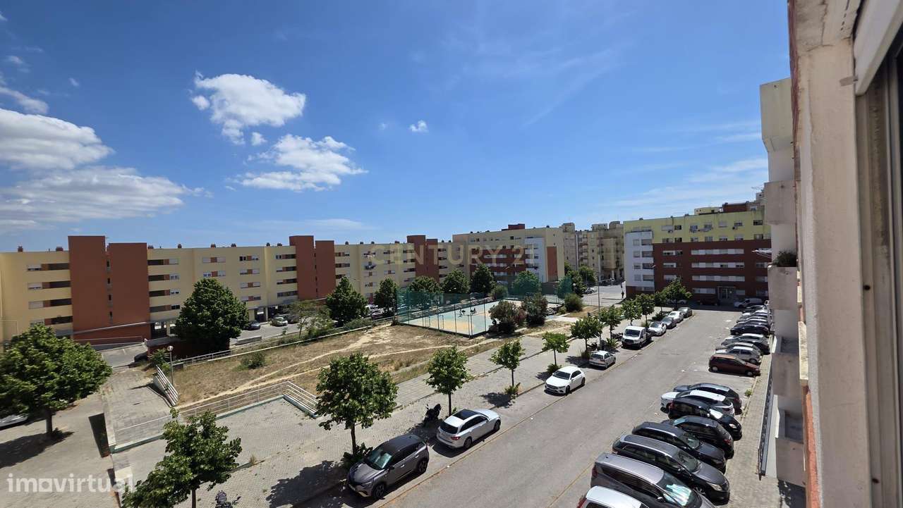 Apartamento T2  no Pragal / Monte Caparica com 2 elevadores e ótimo ac-13