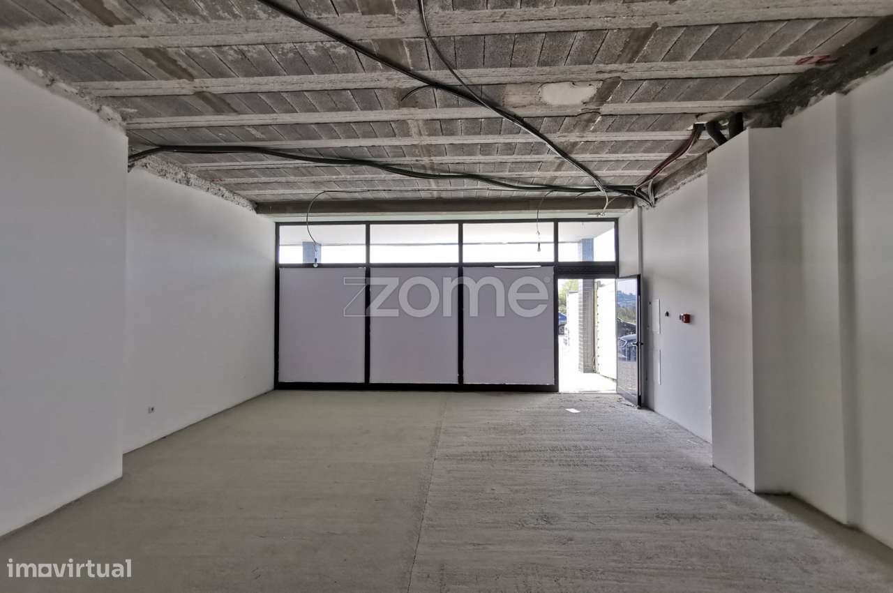 Loja com mezanino para Comércio e Serviços no Centro de Felgueiras - Grande imagem: 3/26