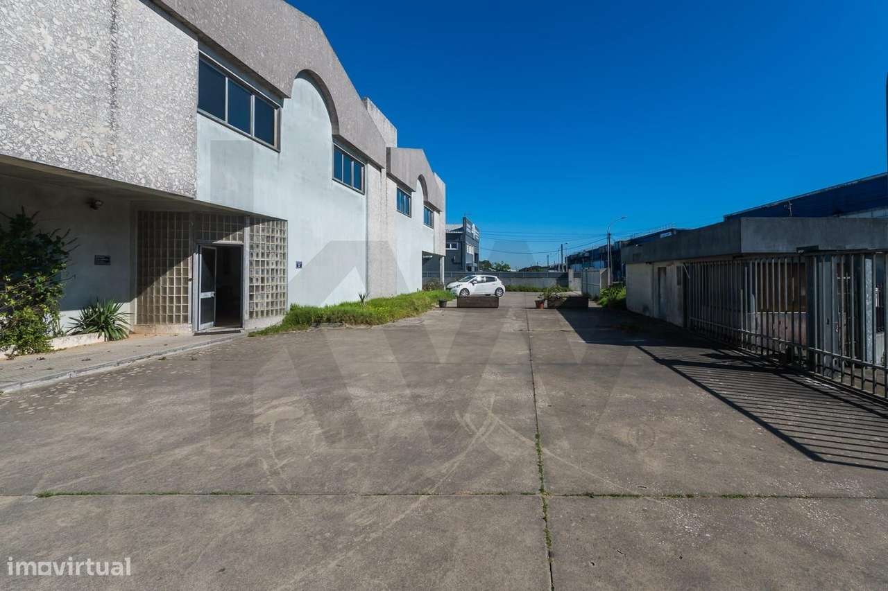 PARQUE  INDÚSTRIAL,  ESCRITÓRIOS e ARMAZÉNS em CONDOMINÍO FECHADO  Pri-4