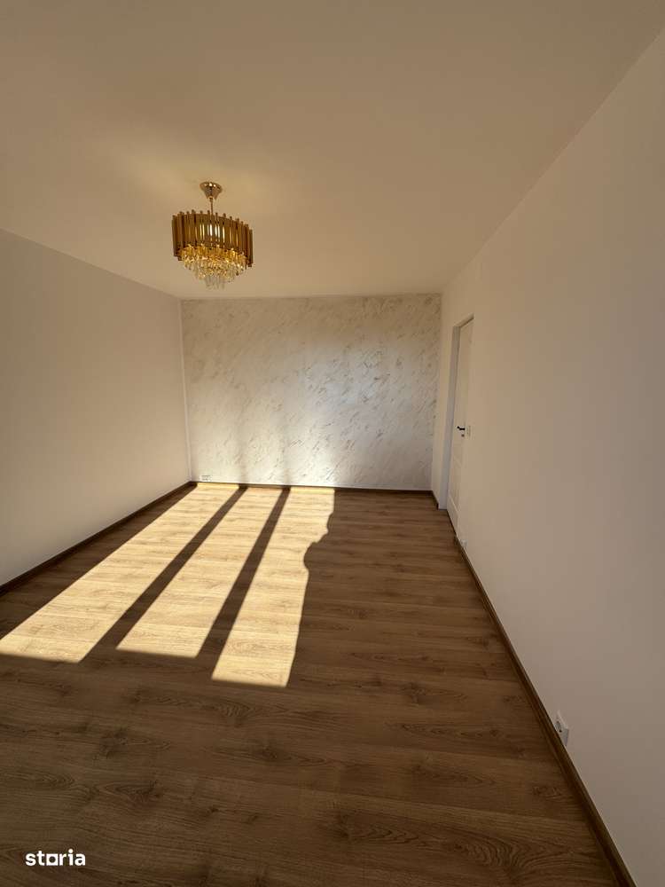 Vand apartament cu 3 camere decomandat - Imagine principală: 4/13