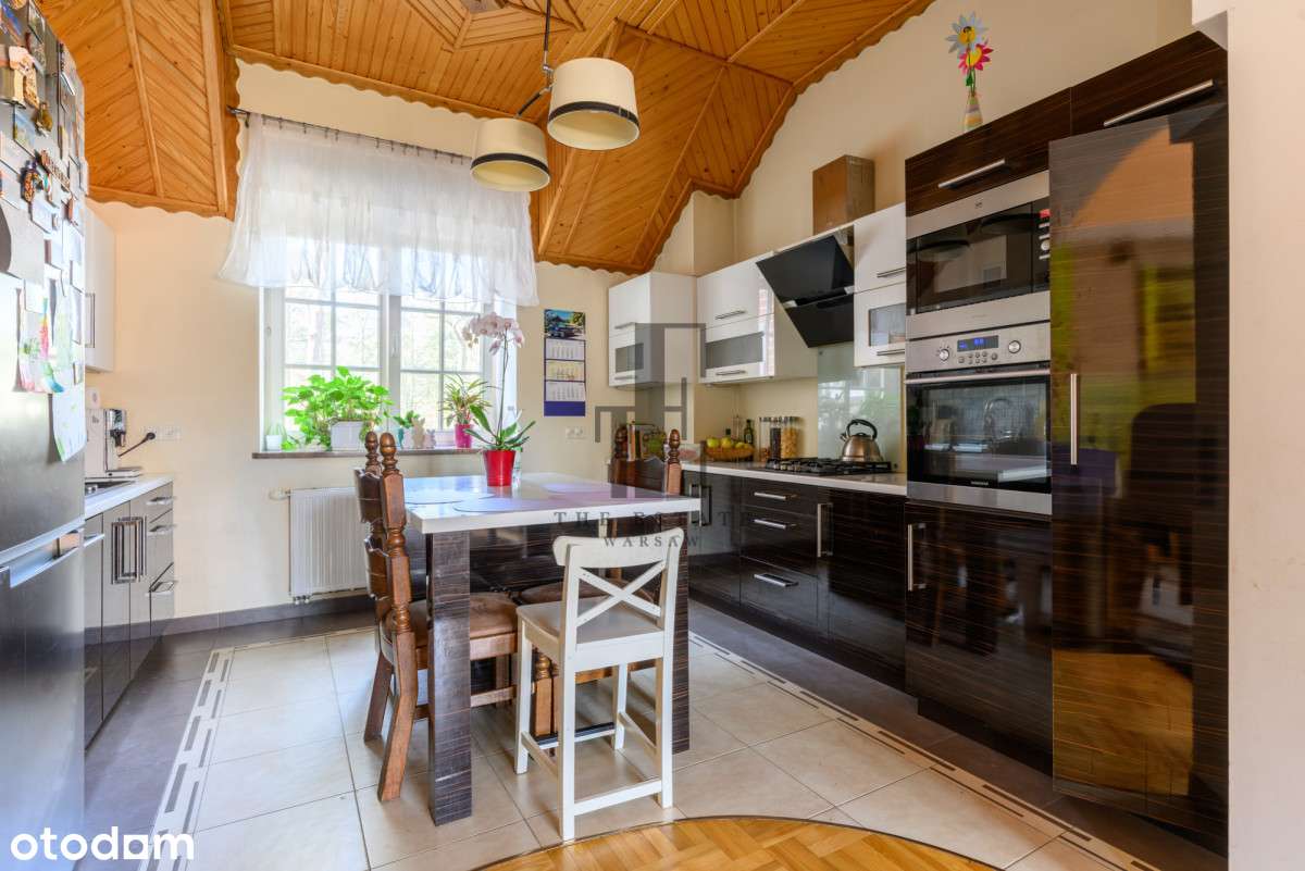 Willa z Ogromnym Potencjałem | Przestronna Działka-7