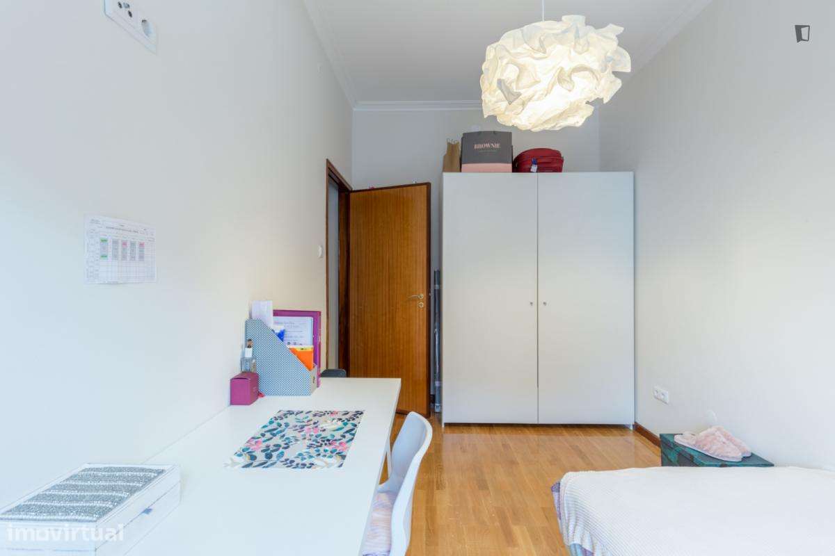 Quarto - localizado em Paranhos Porto - Grande imagem: 5/10