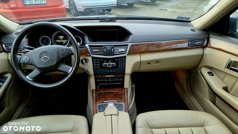 Mercedes-Benz Klasa E 200 BlueEFFICIENCY 7G-TRONIC Elegance - 2