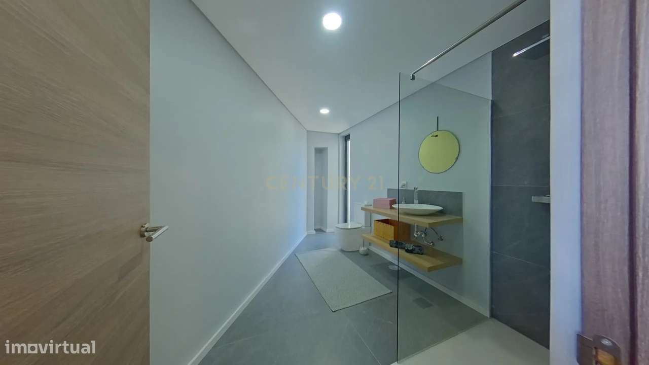 Moradia T3+1 com Amplas Áreas Exteriores | Rio Tinto-37