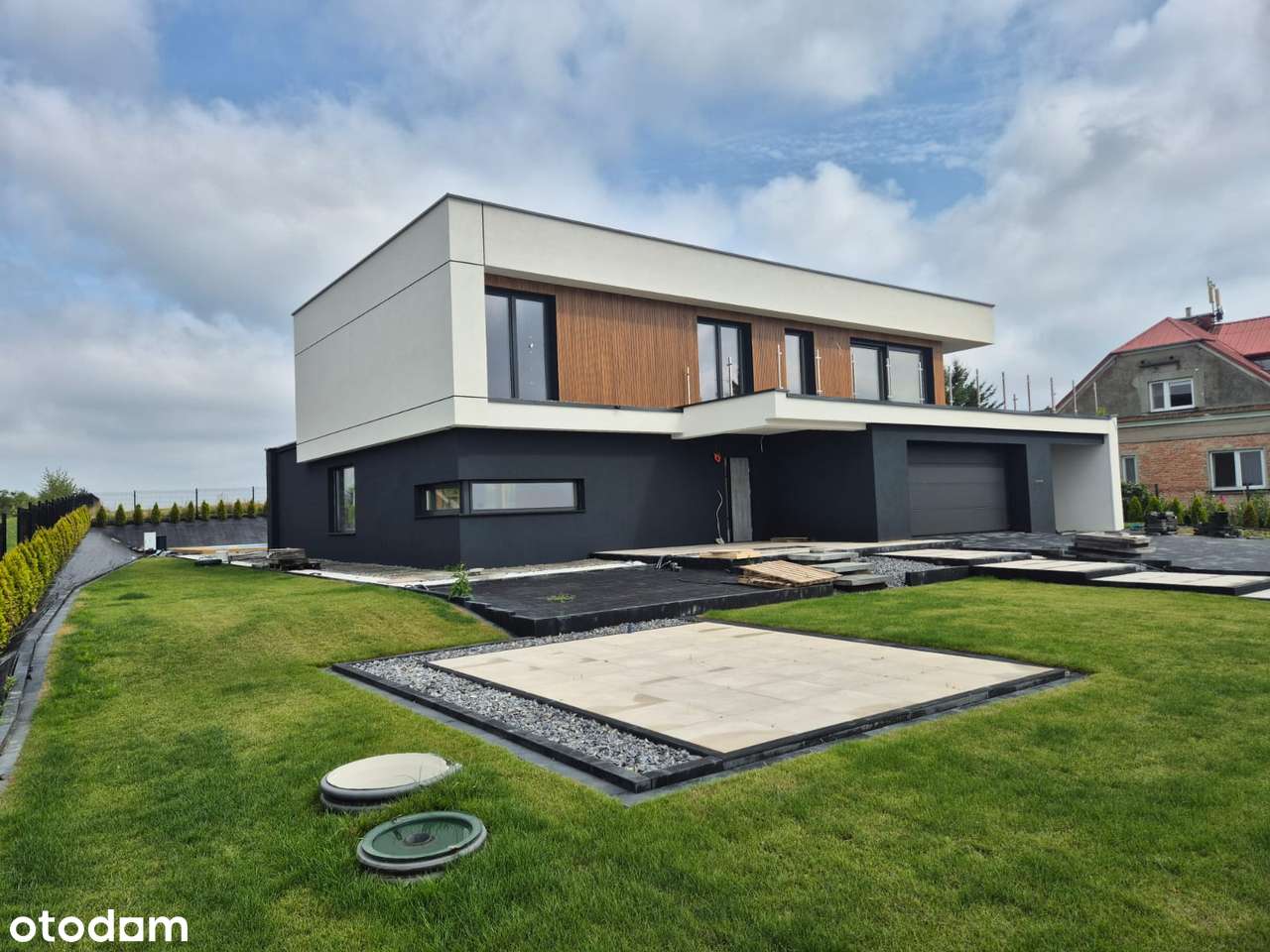 NOWY!! Dom z widokiem, basen, ogród,fotowoltaika, 2xpompa ciepła-1
