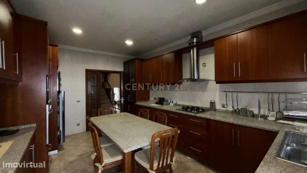 Moradia V4 Alpendorada, Várzea e Torrão – Marco de Canaveses-12