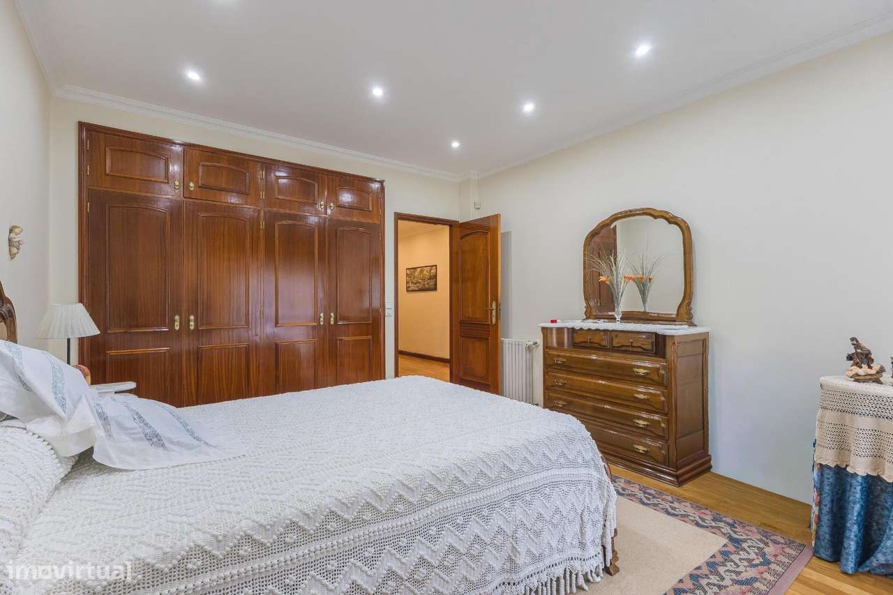 Moradia T4 exclusiva | Piscina| Zona Agrícola | Junto à Praia-27