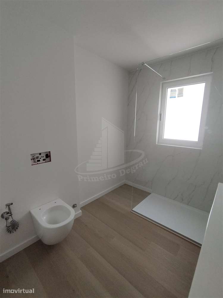 Moradia de 2 pisos com vistas fabulosas-29