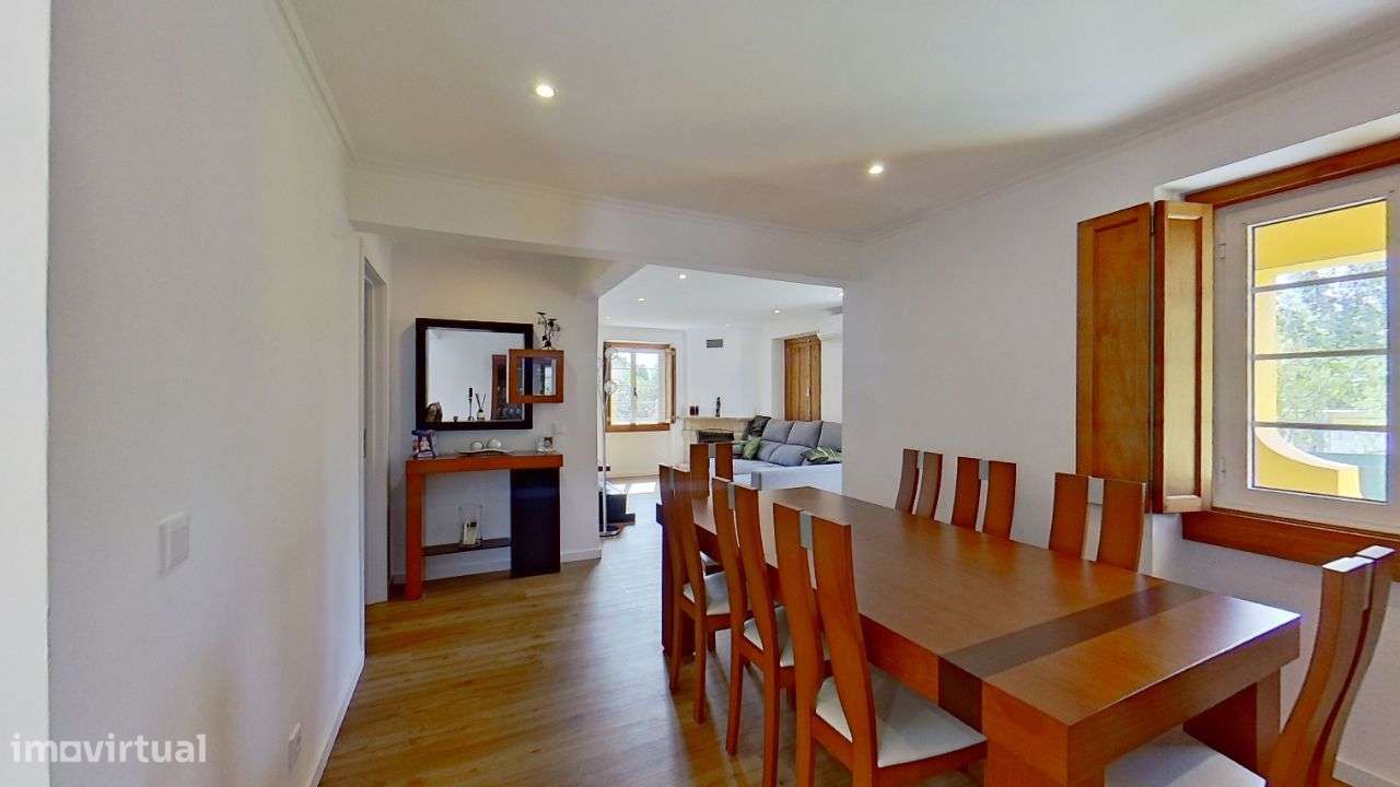 Moradia em Massamá, Rua Direita (tem anexos T-0 e T-2 independentes)-12